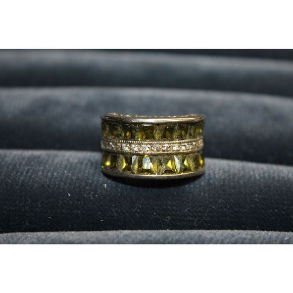 Olive‎ Green Stones Clear Rhinestone Silver Band Fashion Costume Ring Size 7 - Picture 1 of 7